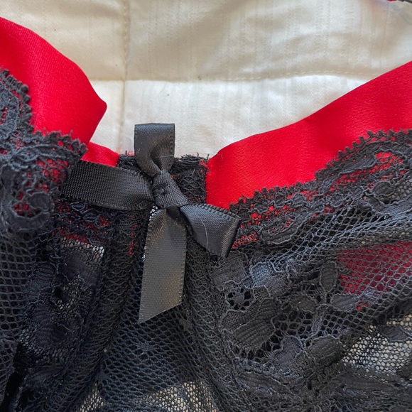 NWT Victoria’s Secret Blank and Red Lace Balconet Bra 36C - Picture 3 of 11